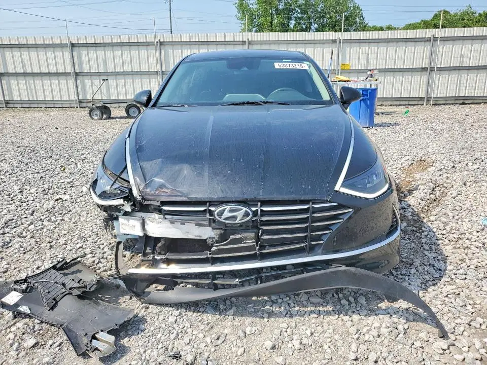 2022 HYUNDAI SONATA SE  
