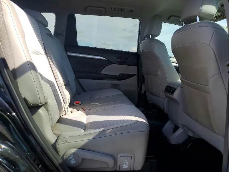2015 TOYOTA HIGHLANDER LE PLUS  