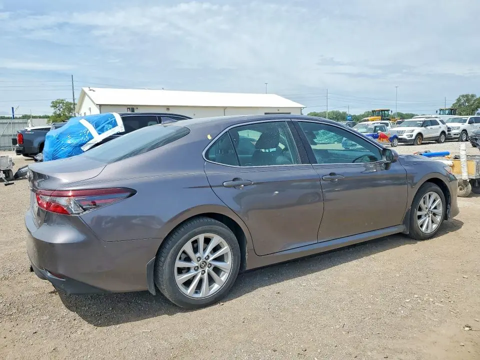2022 TOYOTA CAMRY LE  