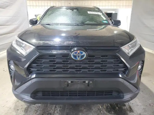 2021 TOYOTA RAV4 XLE  