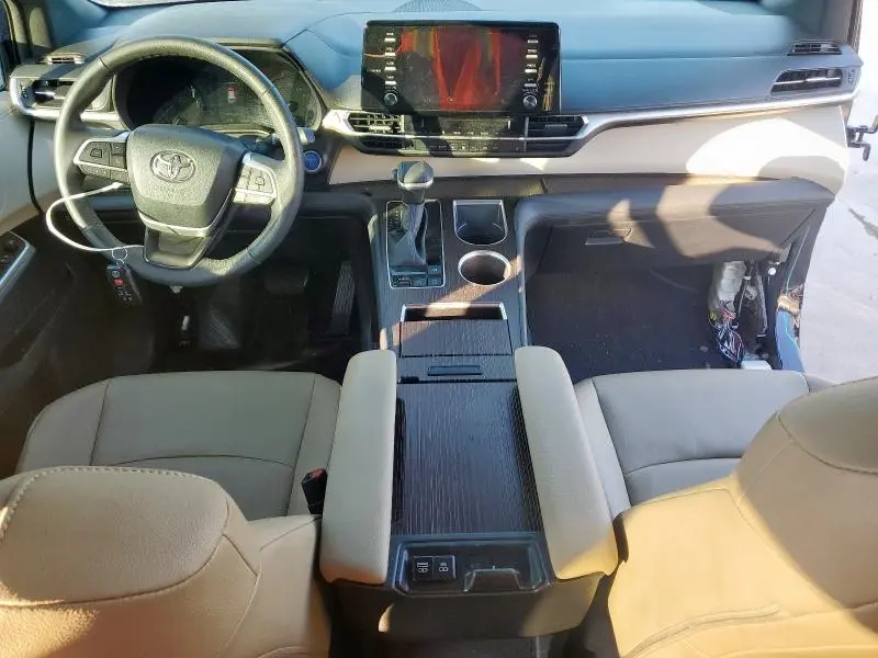 2023 TOYOTA SIENNA XLE  