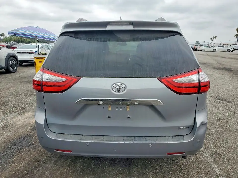 2015 TOYOTA SIENNA LIMITED PREMIUM 7-PASSENGER  