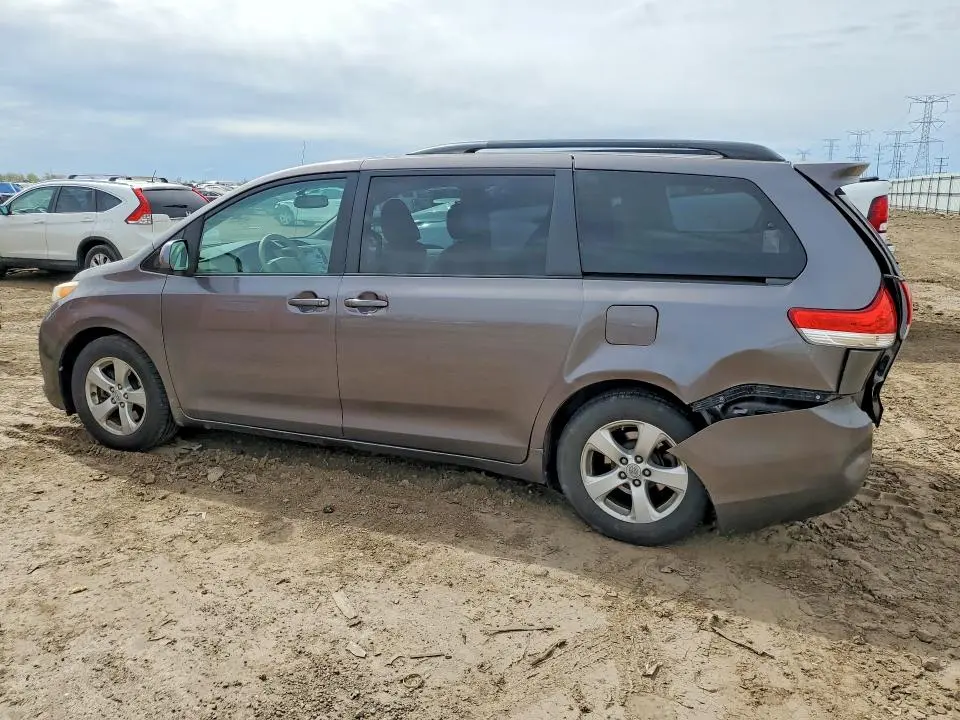 2011 TOYOTA SIENNA LE  