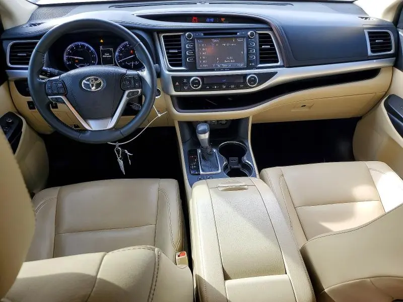 2019 TOYOTA HIGHLANDER SE  