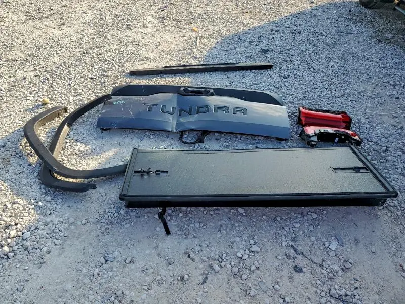 2024 TOYOTA TUNDRA CREWMAX SR  