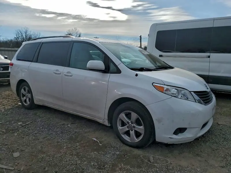 2013 TOYOTA SIENNA LE  