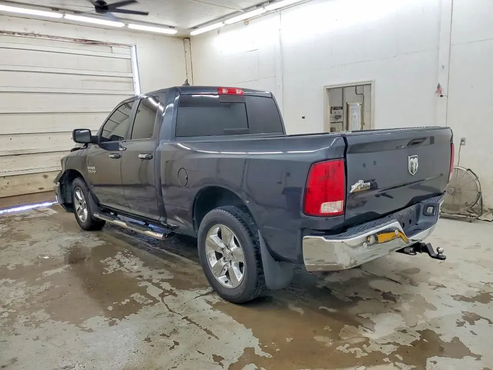 2016 RAM 1500 SLT  