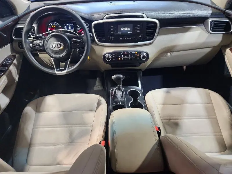 2017 KIA SORENTO LX V6  