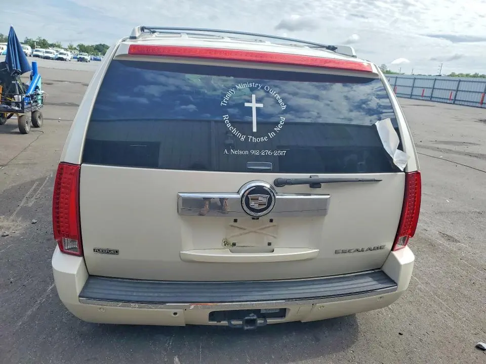 2010 CADILLAC ESCALADE LUXURY  