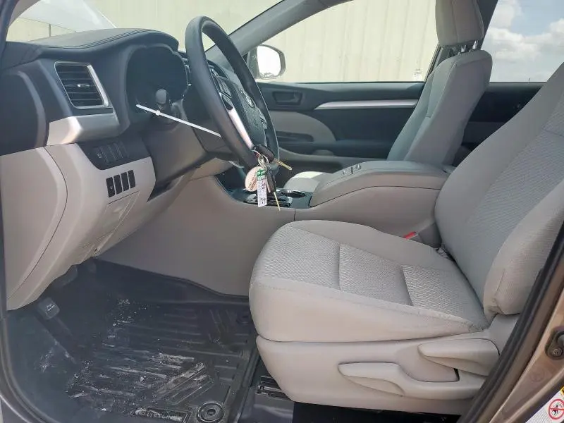 2019 TOYOTA HIGHLANDER LE  