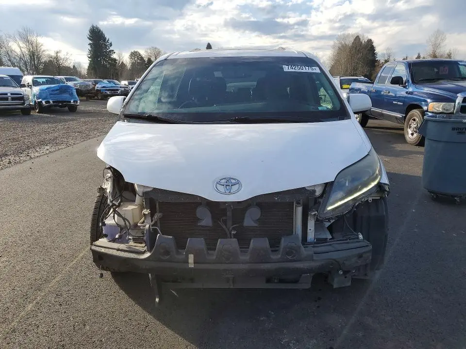 2015 TOYOTA SIENNA SPORT  