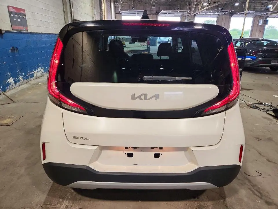 2023 KIA SOUL LX  