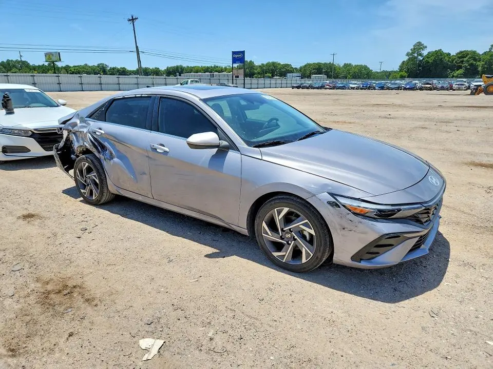 2025 HYUNDAI ELANTRA SEL  