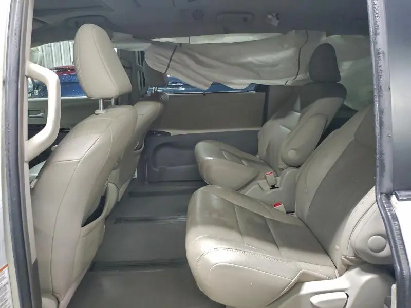 2015 TOYOTA SIENNA XLE  