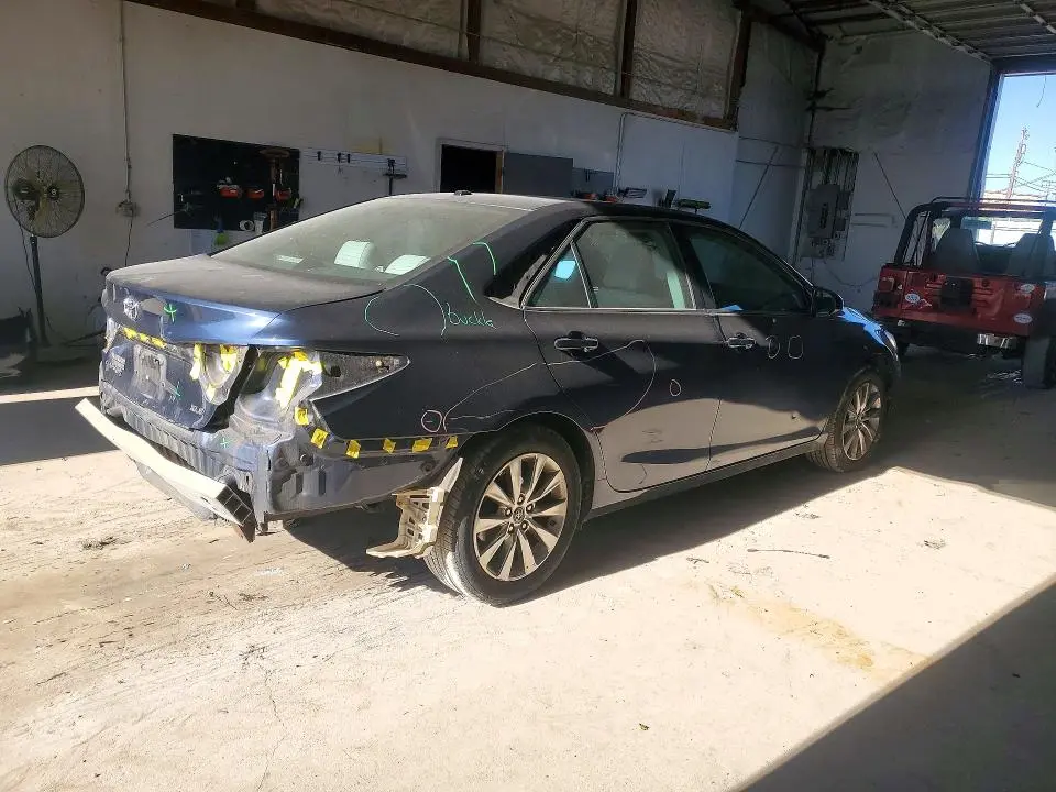 2015 TOYOTA CAMRY XLE  