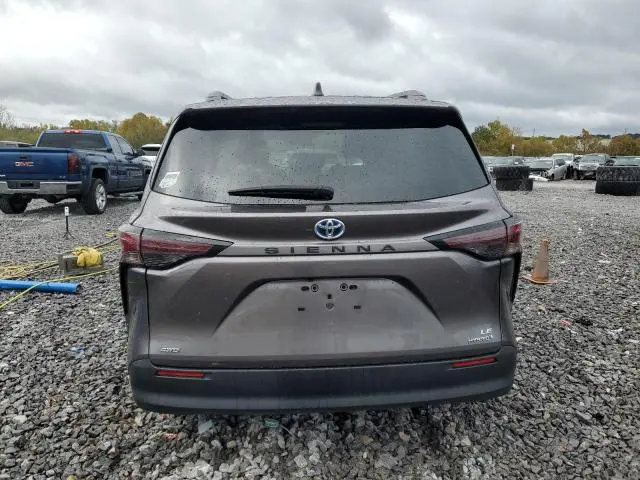 2024 TOYOTA SIENNA LE  