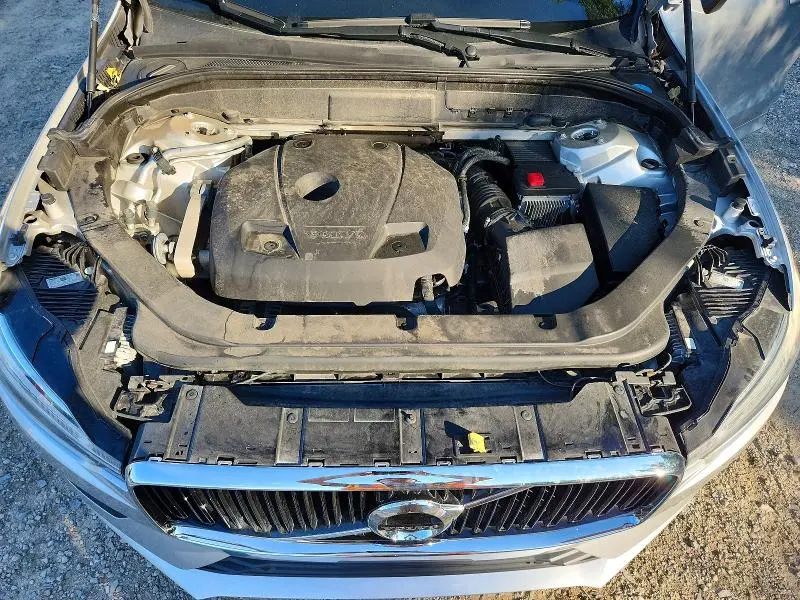 2020 VOLVO XC60 T6 MOMENTUM  