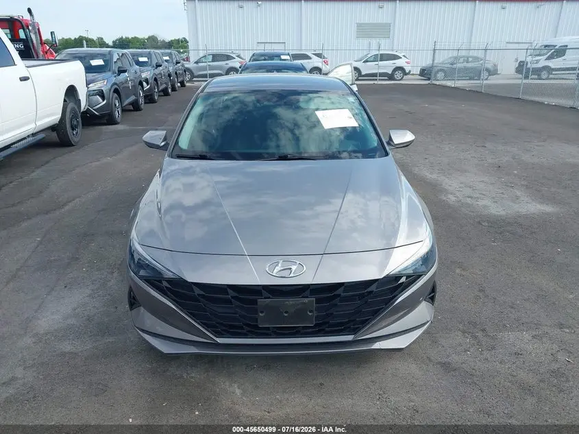 2023 HYUNDAI ELANTRA SE