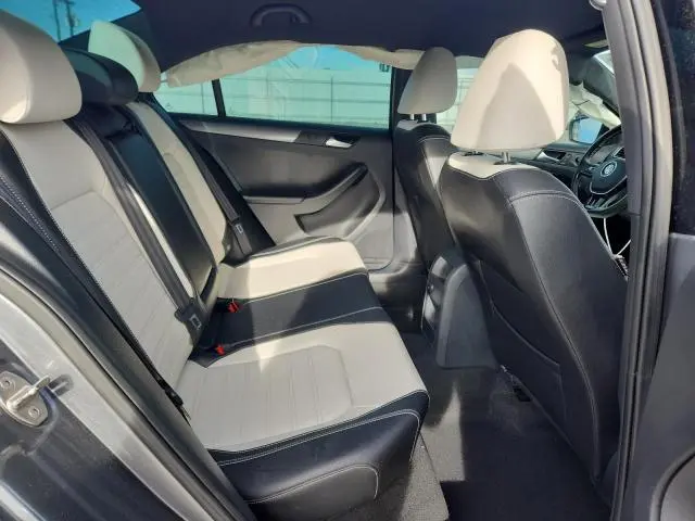 2016 VOLKSWAGEN JETTA SPORT  