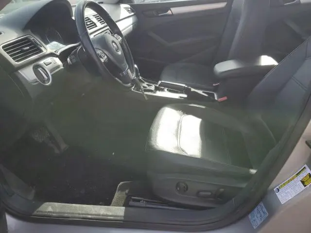 2013 VOLKSWAGEN PASSAT SE  