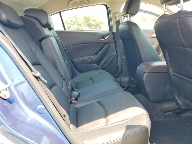 2018 MAZDA 3 TOURING  