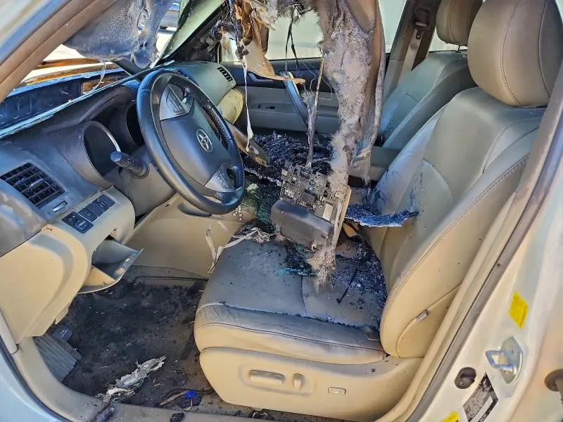 2010 TOYOTA HIGHLANDER SE  