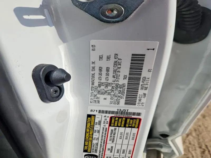 2025 TOYOTA TUNDRA SR5  