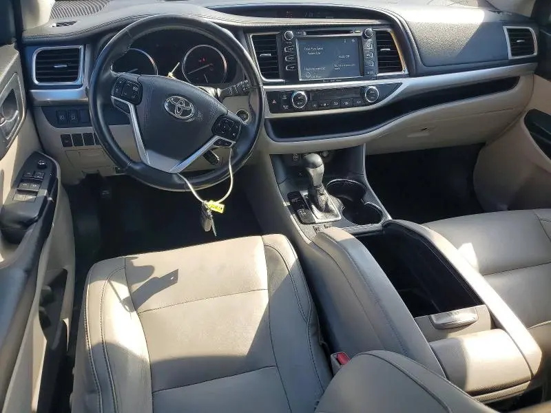 2017 TOYOTA HIGHLANDER XLE  