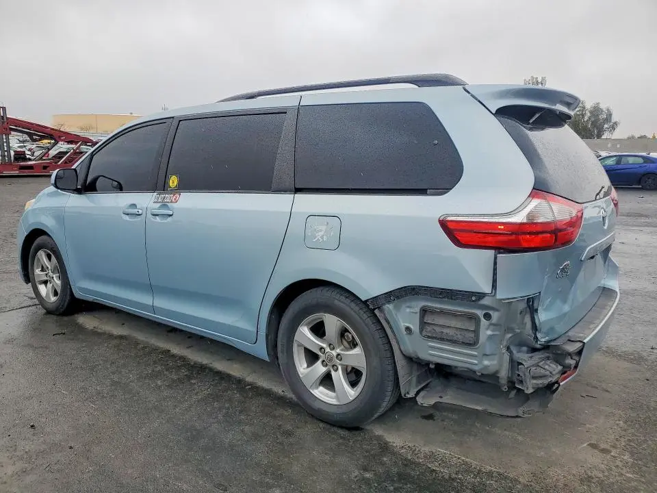 2015 TOYOTA SIENNA LE  