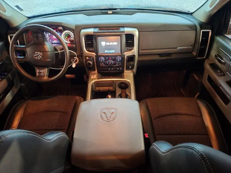 2016 RAM 1500 SLT  