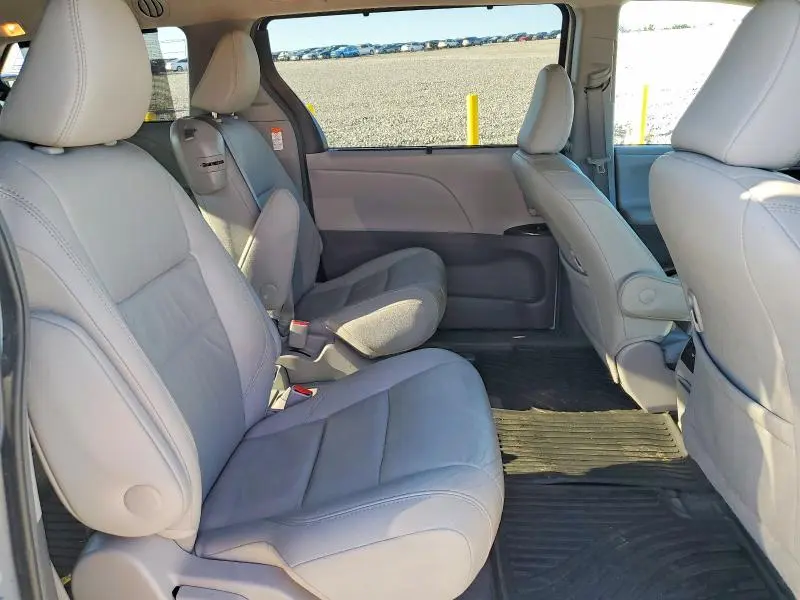 2017 TOYOTA SIENNA XLE PREMIUM 8-PASSENGER  
