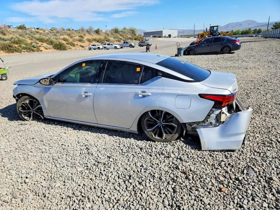 2023 NISSAN ALTIMA SR  