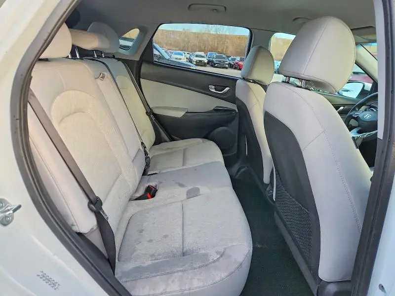 2023 HYUNDAI KONA SE  