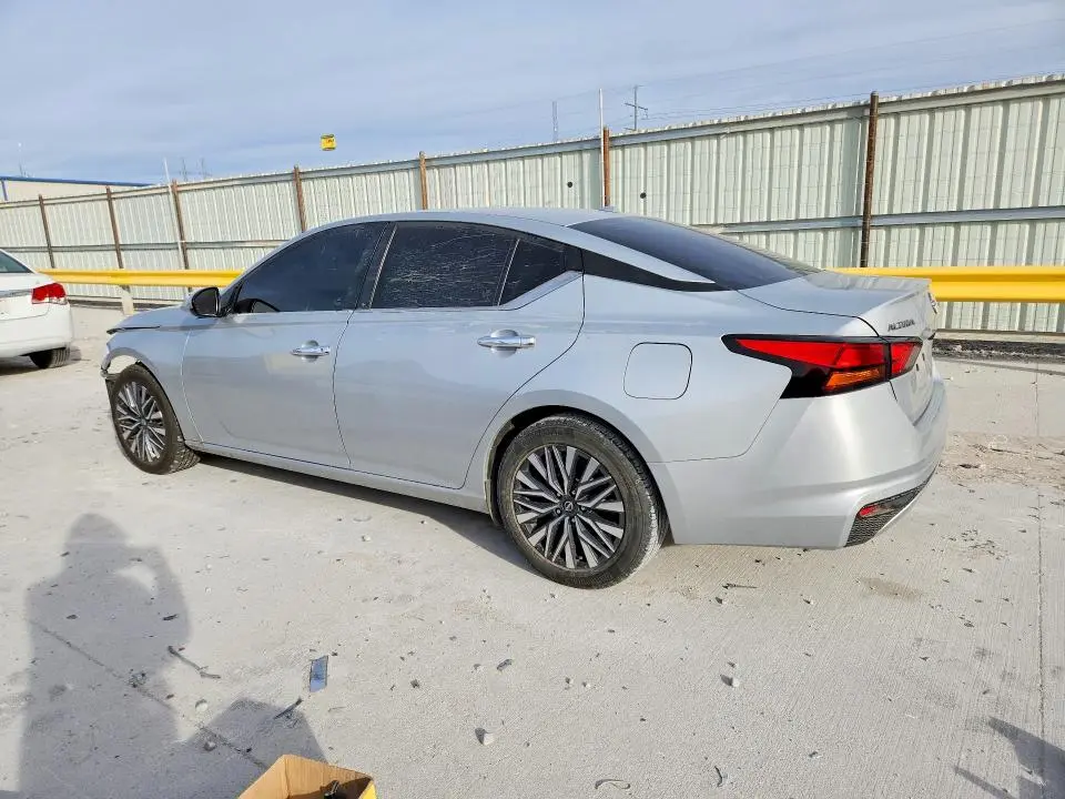 2023 NISSAN ALTIMA SV  