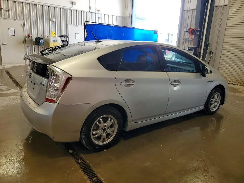 2010 TOYOTA PRIUS III  