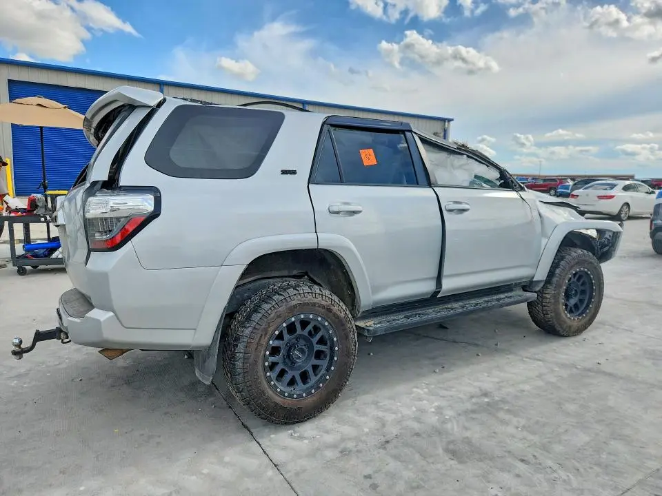 2019 TOYOTA 4RUNNER SR5  