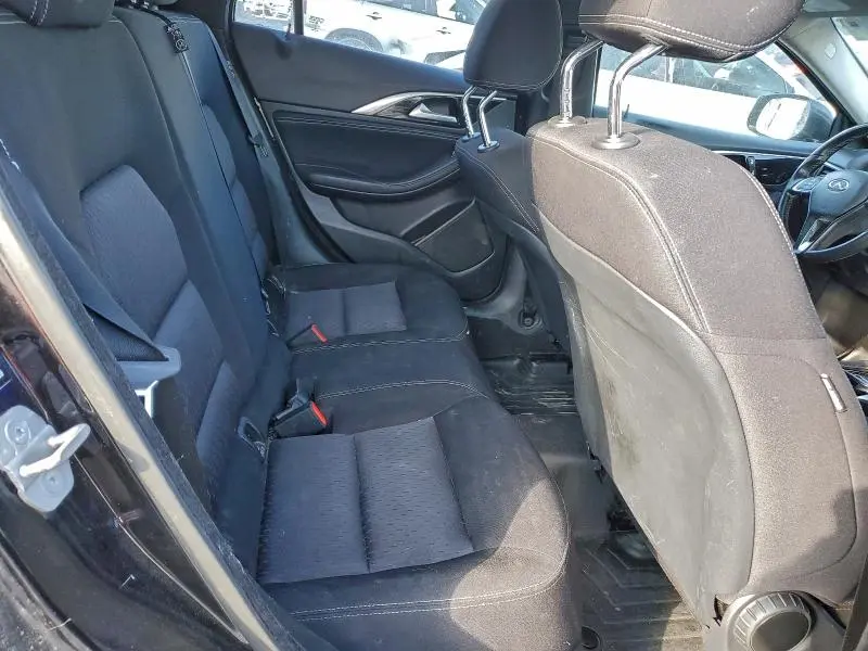 2017 INFINITI QX30 BASE  