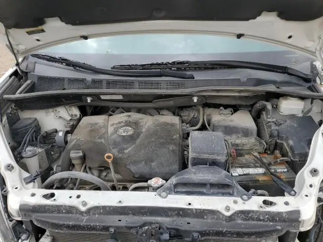 2019 TOYOTA SIENNA LE  