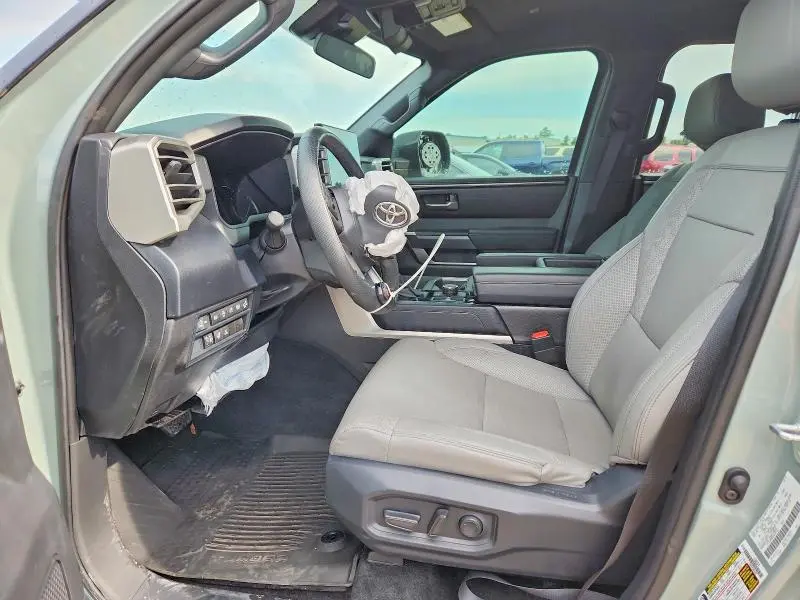 2025 TOYOTA TUNDRA SR5  
