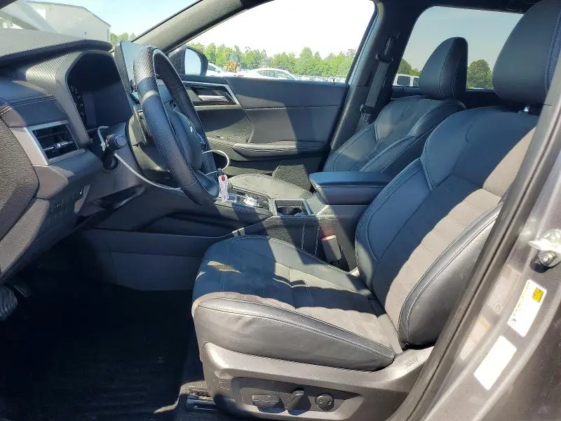 2024 MITSUBISHI OUTLANDER SE  