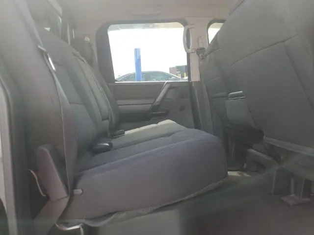 2010 NISSAN TITAN SE  