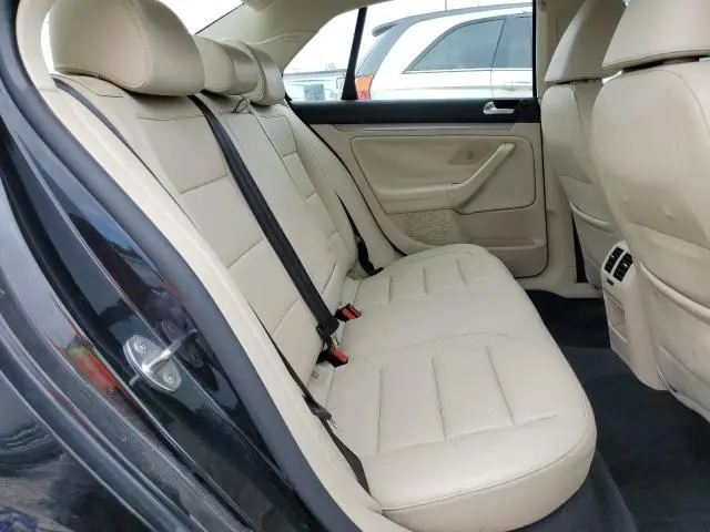 2010 VOLKSWAGEN JETTA SE  