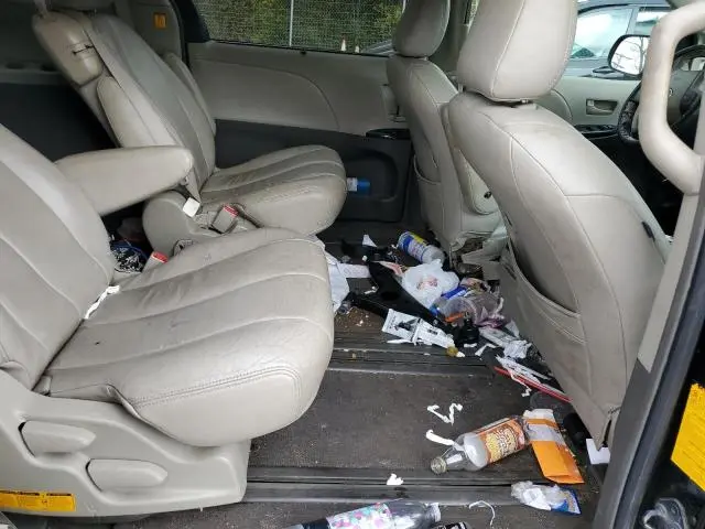 2011 TOYOTA SIENNA LE  