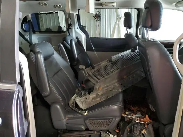 2010 CHRYSLER TOWN & COUNTRY TOURING PLUS  