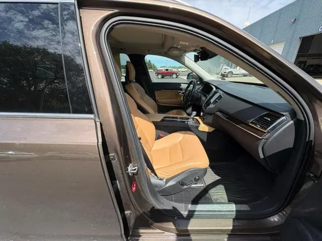 2016 VOLVO XC90 T6  