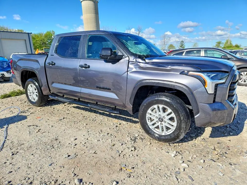 2025 TOYOTA TUNDRA SR5  