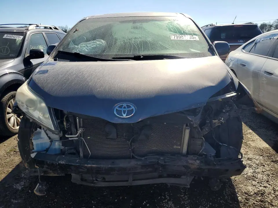 2015 TOYOTA SIENNA XLE PREMIUM 8-PASSENGER  