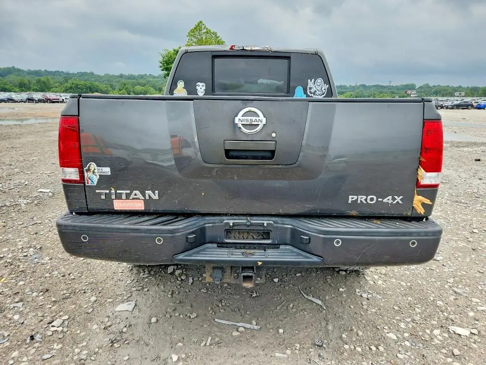2011 NISSAN TITAN SV  
