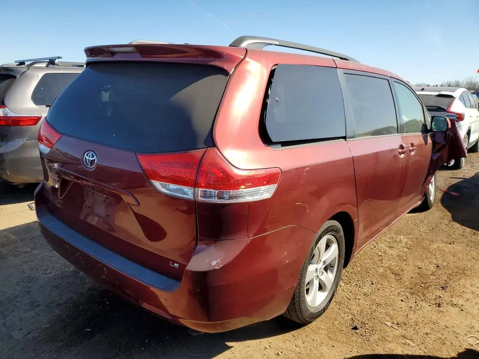 2012 TOYOTA SIENNA LE 8-PASSENGER  