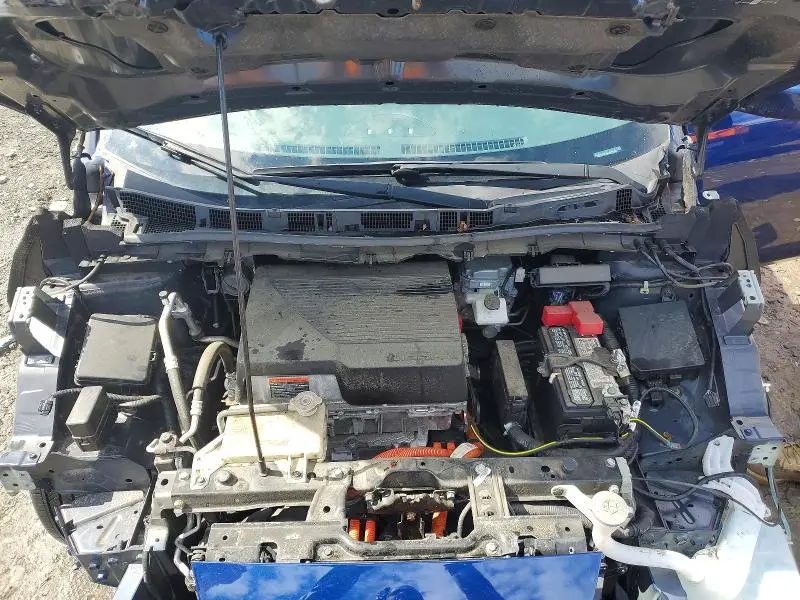 2022 NISSAN LEAF S  
